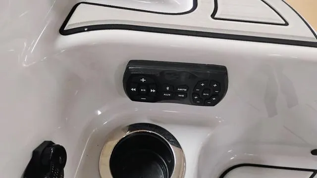 Slide: The Image of Yamaha 255XD 2025 - 35