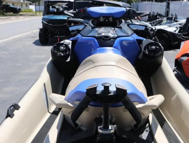 Slide: The Image of Sea-Doo Wake Pro 230 2025 - 10