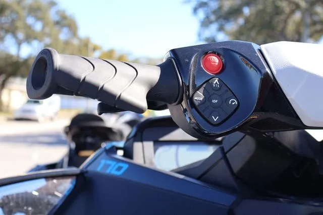 Slide: The Image of Sea-Doo PWC FISHPRO SPORT 170 AUD WH IBR IDF 25 2025 - 15