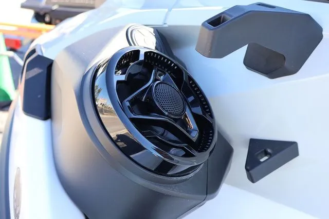 Slide: The Image of Sea-Doo PWC FISHPRO SPORT 170 AUD WH IBR IDF 25 2025 - 16