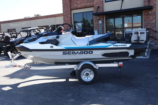 Slide: The Image of Sea-Doo PWC FISHPRO SPORT 170 AUD WH IBR IDF 25 2025 - 3