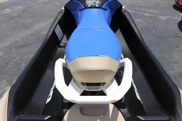 Slide: The Image of Sea-Doo Spark Trixx for 3 2025 - 12