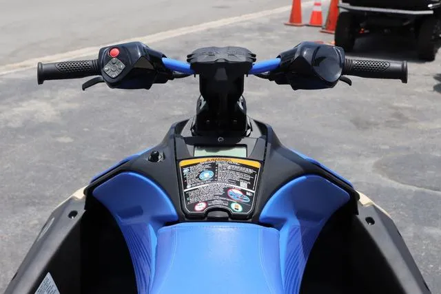 Slide: The Image of Sea-Doo Spark Trixx for 3 2025 - 13