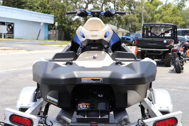 Slide: The Image of Sea-Doo Spark Trixx for 3 2025 - 5