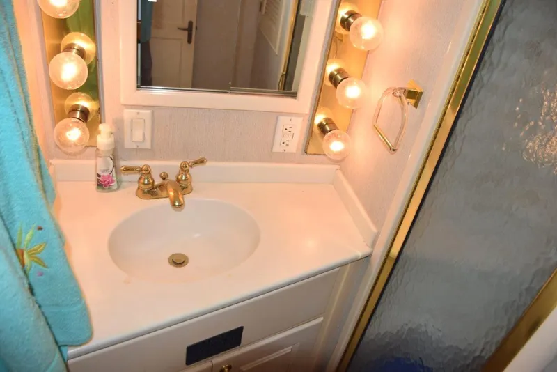 Slide: The Image of Guest head - 21