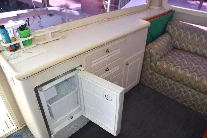 Slide: The Image of U-line icemaker in aft cabinet - 8