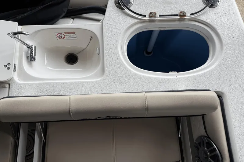 Slide: The Image of Carolina Sea Chaser 27 HFC 2022 - 7