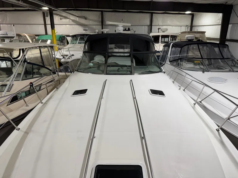 Slide: The Image of 1999 Sea Ray 400 Sundancer yacht in indoor storage facility. - 30