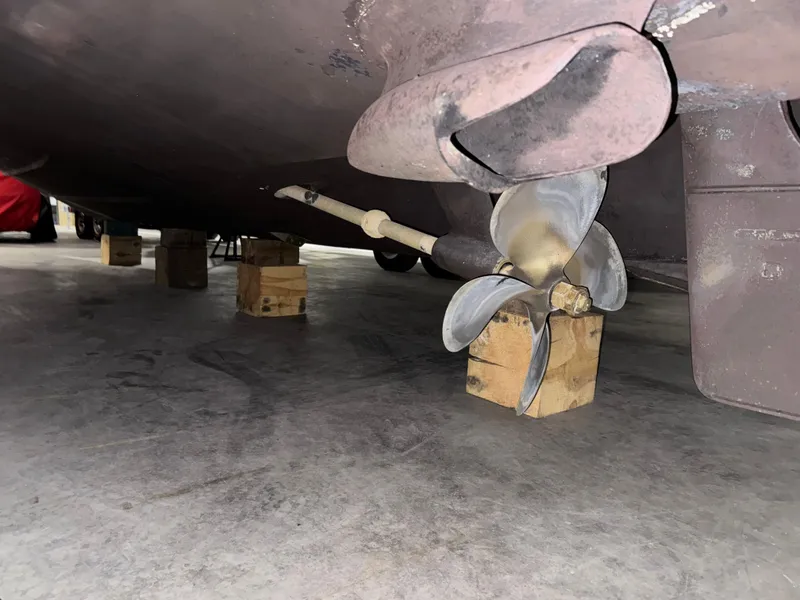 Slide: The Image of Propeller and hull of 1999 Sea Ray 400 Sundancer on wooden blocks. - 34