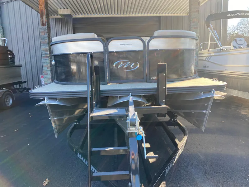 Slide: The Image of Manitou 23 Aurora LE RF 2021 - 2