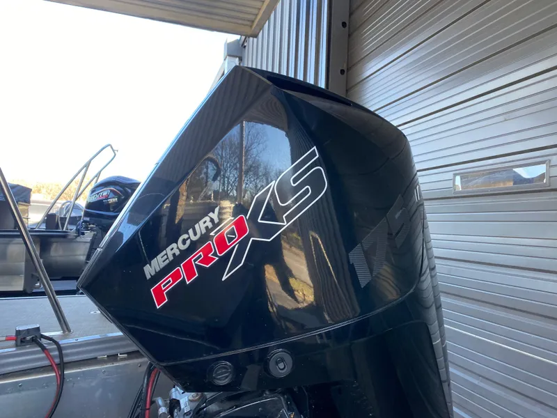 Slide: The Image of Manitou 23 Aurora LE RF 2021 - 5