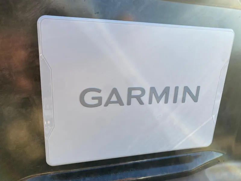 Slide: The Image of Garmin device on 2025 SunCatcher Elite 324 SS boat. - 20