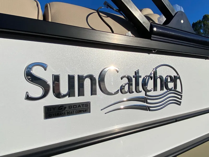 Slide: The Image of 2025 SunCatcher Elite 324 SS boat logo with Yamaha branding. - 4
