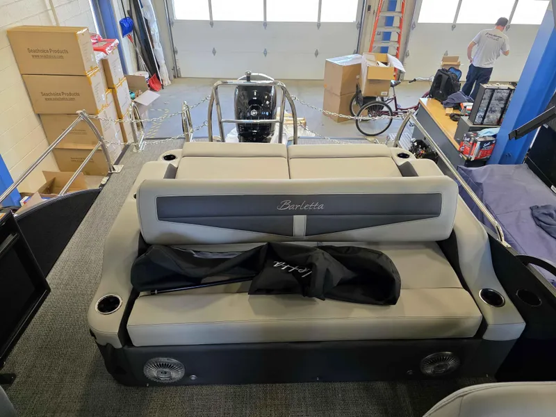 Slide: The Image of Barletta Cabrio 22UC 2025 - 10