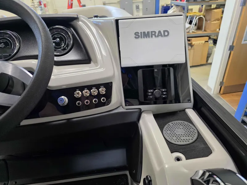 Slide: The Image of Barletta Cabrio 22UC 2025 - 13