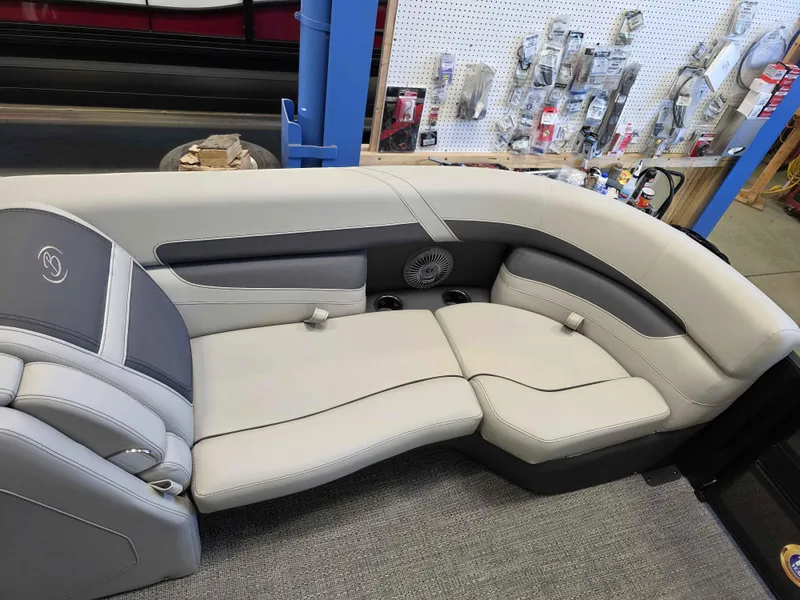 Slide: The Image of Barletta Cabrio 22UC 2025 - 19