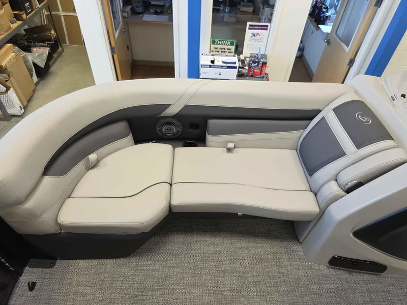 Slide: The Image of Barletta Cabrio 22UC 2025 - 22