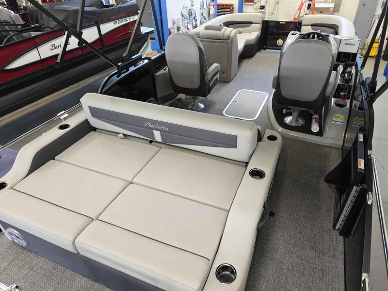 Slide: The Image of Barletta Cabrio 22UC 2025 - 9