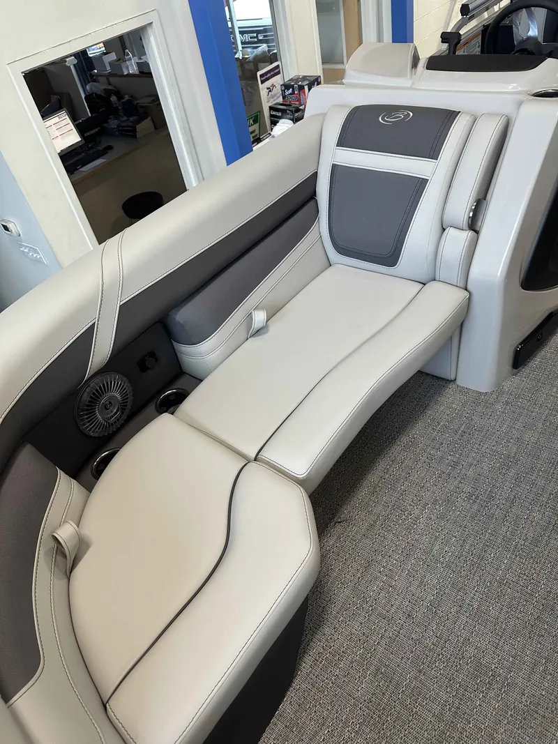 Slide: The Image of Barletta Cabrio 24UE 2025 - 8