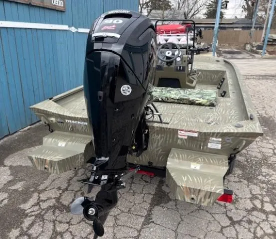 Slide: The Image of Tracker Grizzly 1860 CC 2024 - 5