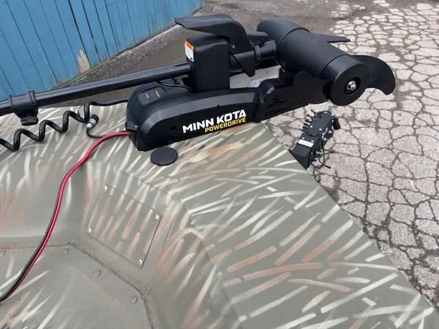 Slide: The Image of Tracker Grizzly 1860 CC 2024 - 8