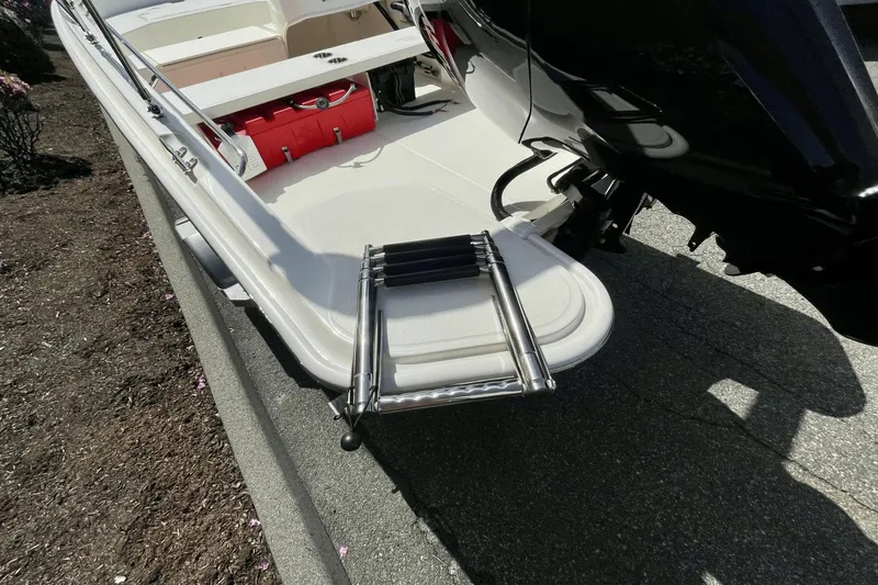 Slide: The Image of Boston Whaler 160 Super Sport 2025 - 2