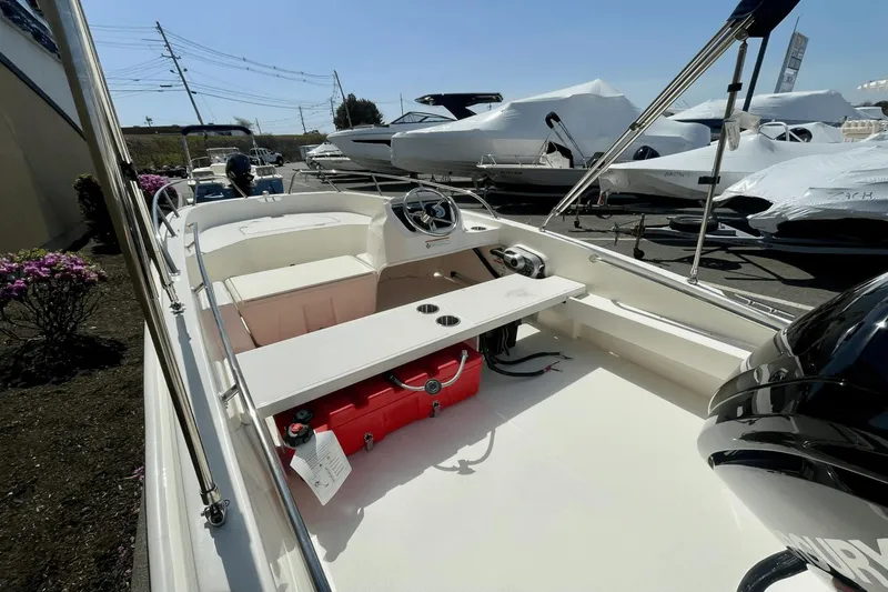 Slide: The Image of Boston Whaler 160 Super Sport 2025 - 3