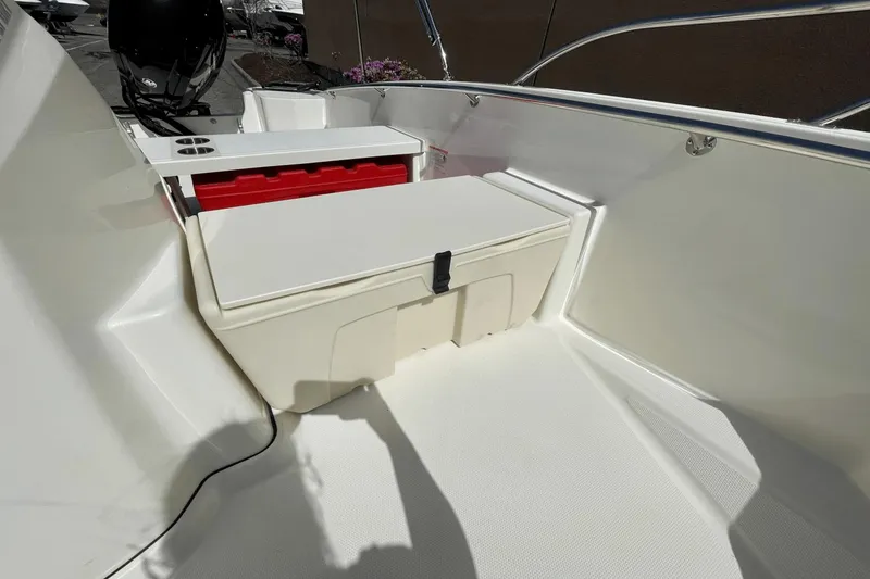 Slide: The Image of Boston Whaler 160 Super Sport 2025 - 8