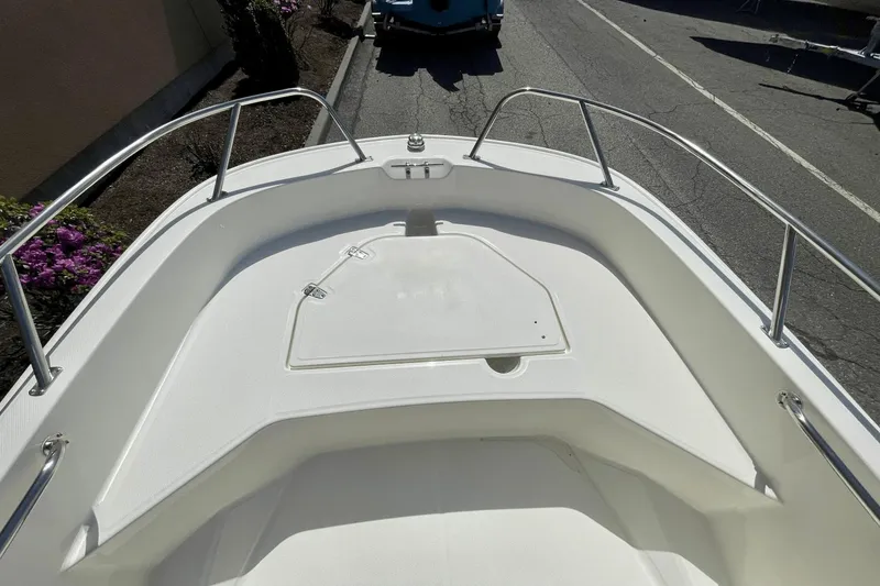 Slide: The Image of Boston Whaler 160 Super Sport 2025 - 9