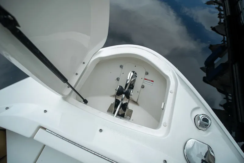 Slide: The Image of Sea Ray SLX 400 Outboard 2025 - 28