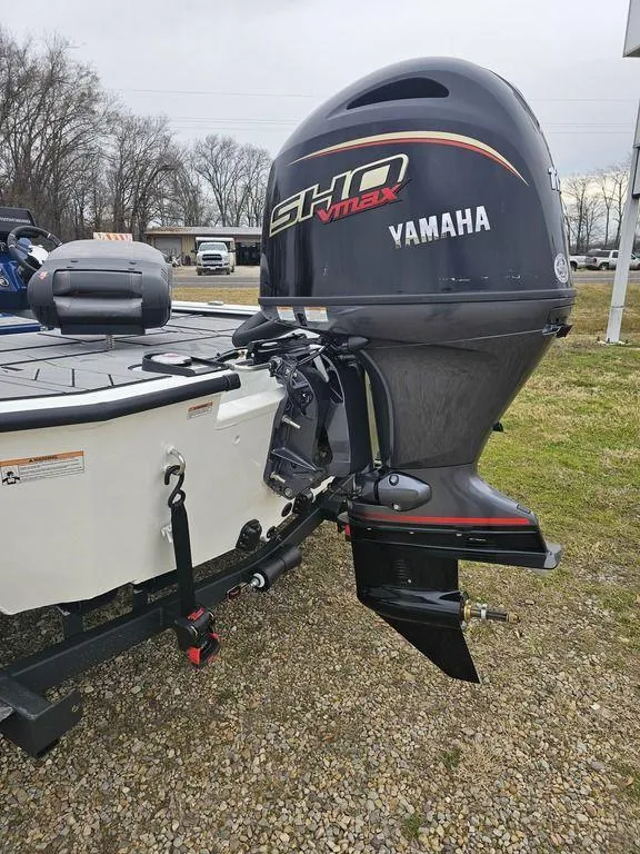 Slide: The Image of 2025 Avid 18 Vertex Crappie boat with Yamaha SHO VMAX outboard motor. - 5