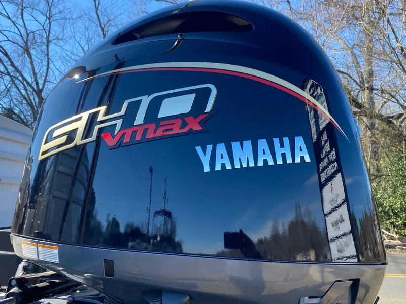 Slide: The Image of Yamaha SHO VMAX engine on 2025 SunCatcher Select 322RC boat, outdoors. - 29