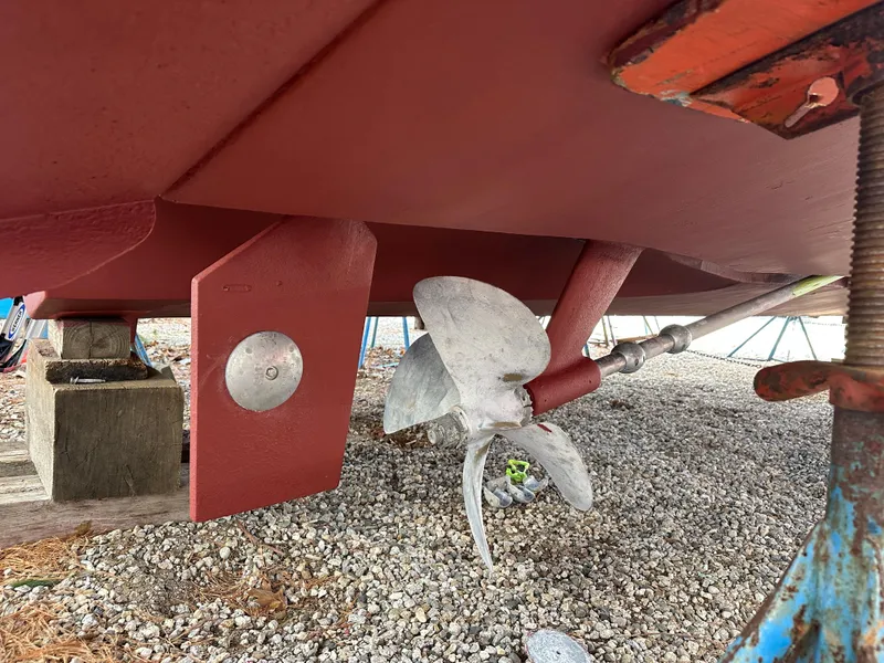 Slide: The Image of Underwater view of 2006 Sabre 42 Hard Top Express propeller and rudder. - 21