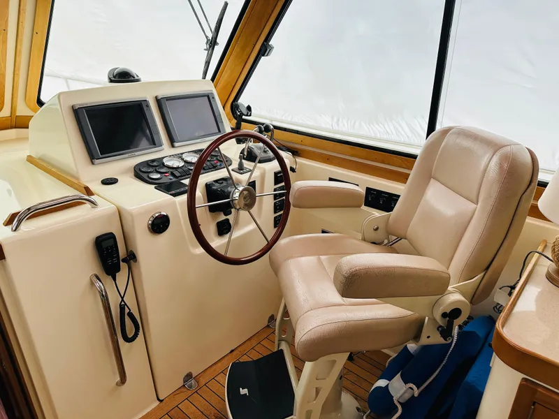 Slide: The Image of 2006 Sabre 42 Hard Top Express helm with leather seat and dual navigation screens. - 9