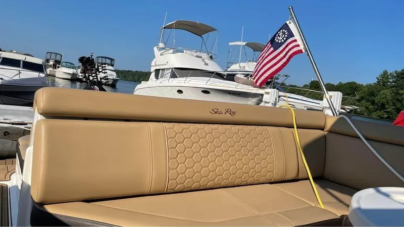 Slide: The Image of Sea Ray SDX 270 2019 - 14