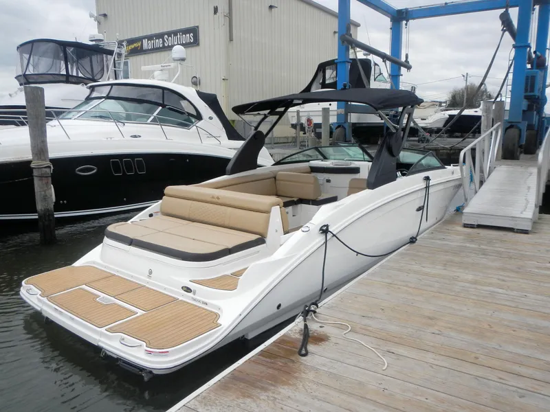 Slide: The Image of Sea Ray SDX 270 2019 - 2