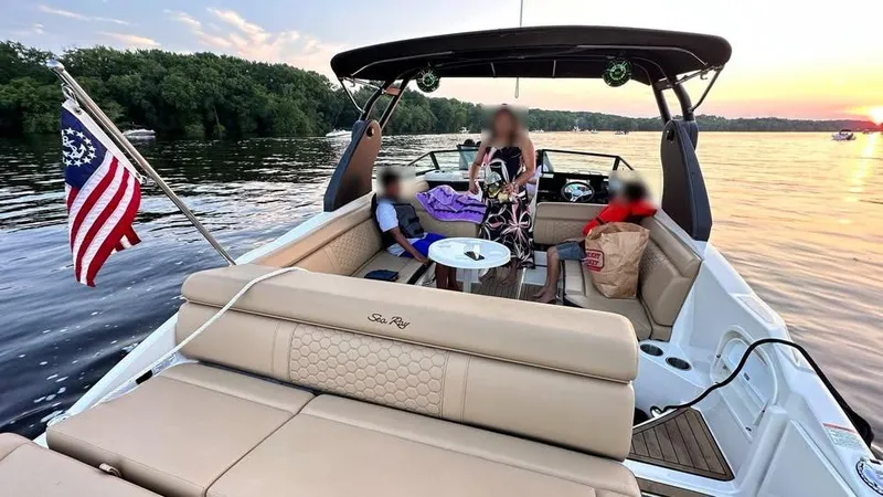 Slide: The Image of Sea Ray SDX 270 2019 - 3