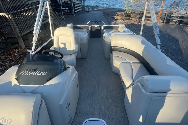 Slide: The Image of 2015 Manitou 25 Oasis SR pontoon boat with spacious seating and steering console. - 3