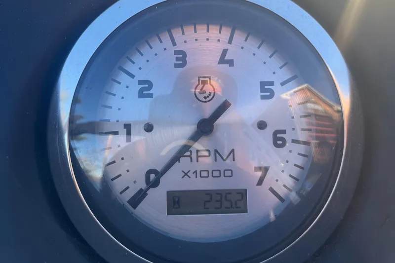 Slide: The Image of Close-up of a 2015 Manitou 25 Oasis SR RPM gauge displaying 2352 hours. - 9