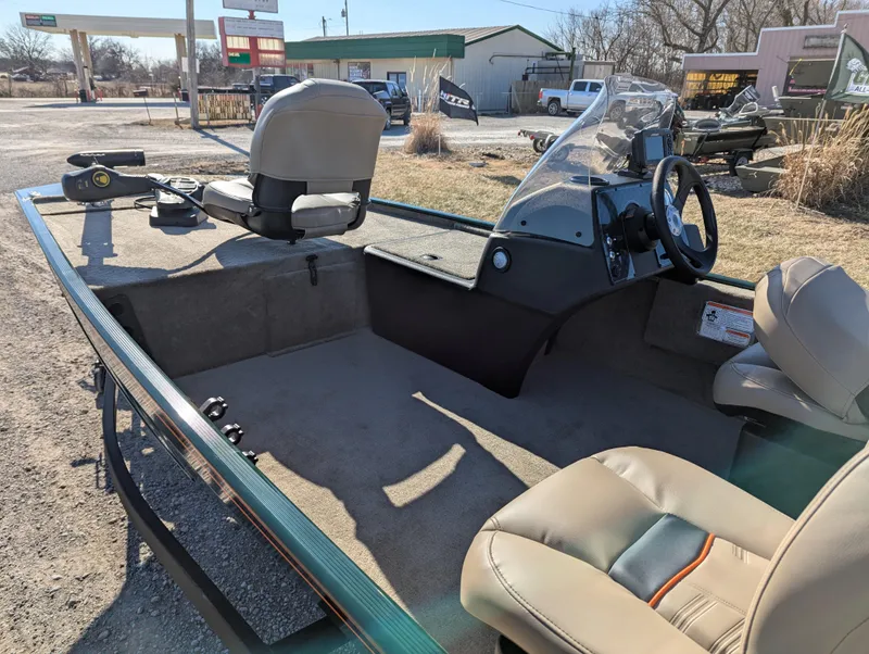 Slide: The Image of Tracker Bass Tracker Classic Limited 2025 - 50