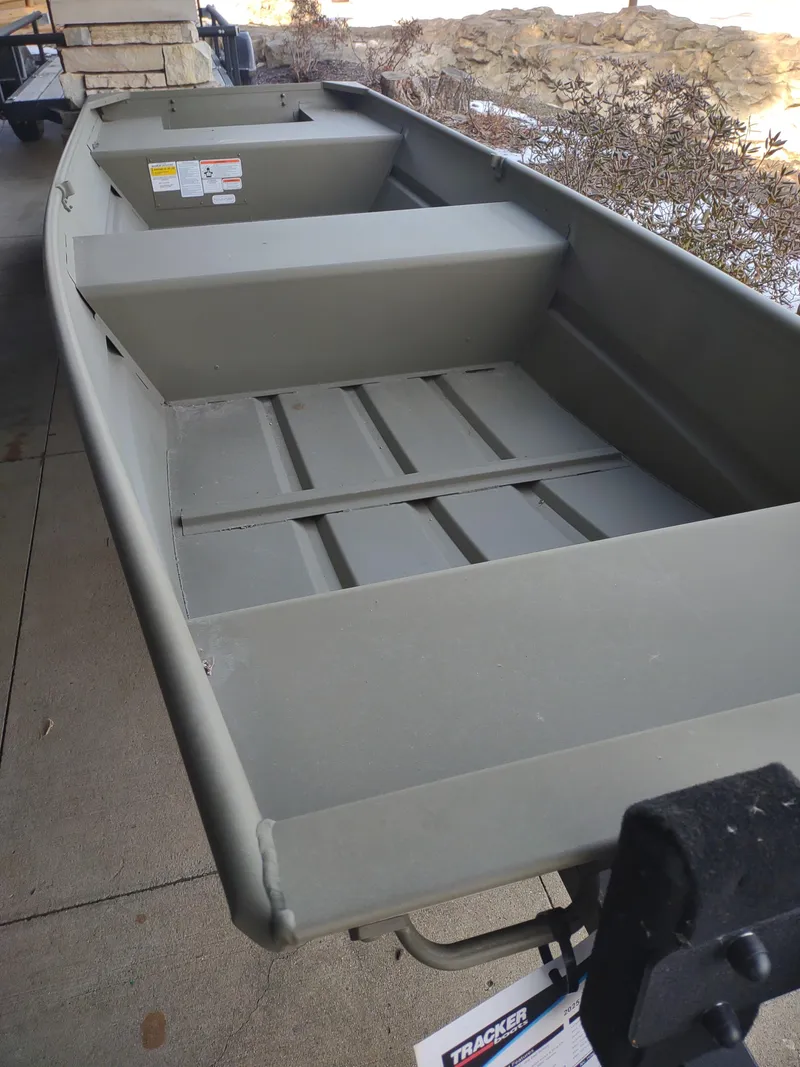 Slide: The Image of Tracker Grizzly 1436 Utility 2025 - 56