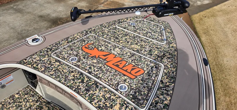 Slide: The Image of 2025 Mako 18 Pro Skiff Backwater Edition with camo deck and trolling motor. - 5