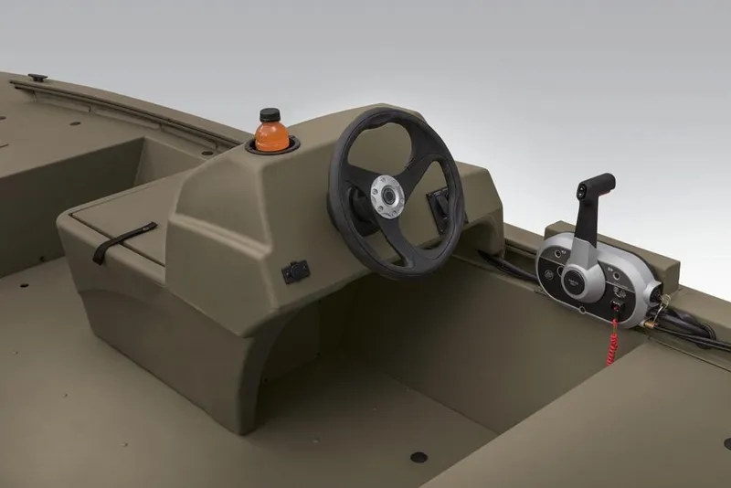 Slide: The Image of Tracker Grizzly 1648 SC 2025 - 12