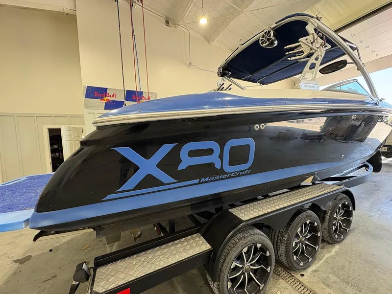 Slide: The Image of 2005 MasterCraft X-80 boat on trailer in indoor showroom. - 4