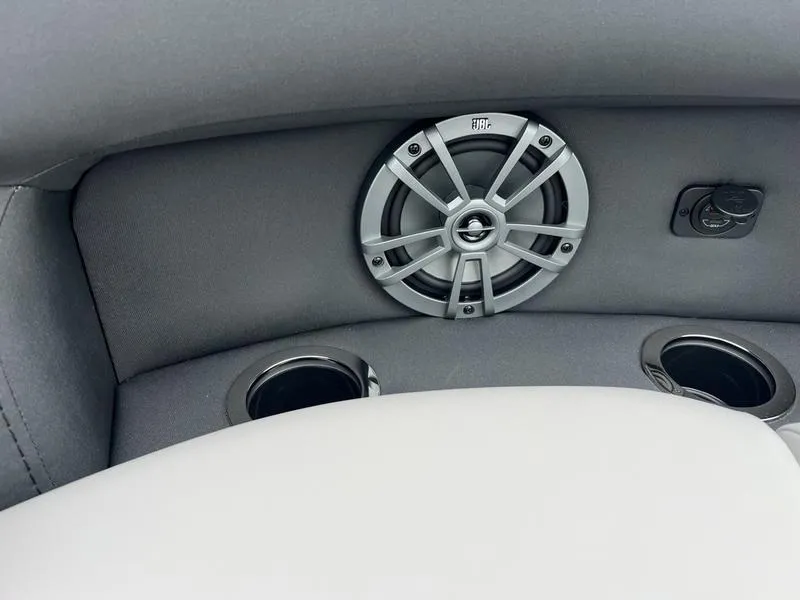 Slide: The Image of Barletta Aria A24UC 2025 - 10