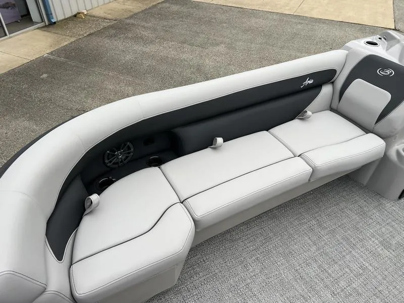 Slide: The Image of Barletta Aria A24UC 2025 - 9