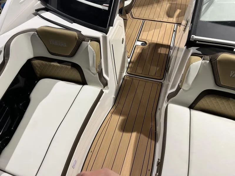 Slide: The Image of Yamaha 275SE 2023 - 10