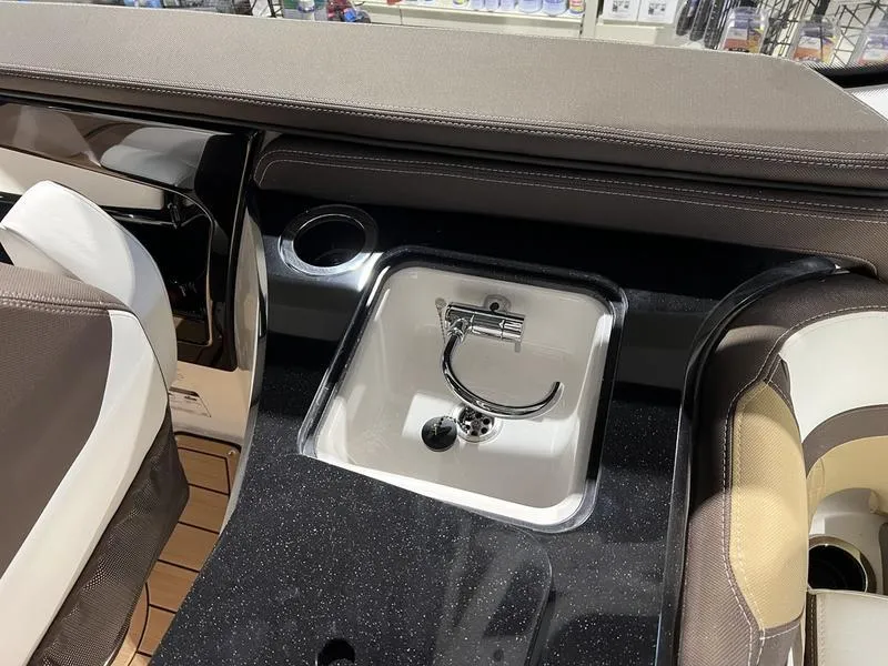 Slide: The Image of Yamaha 275SE 2023 - 6