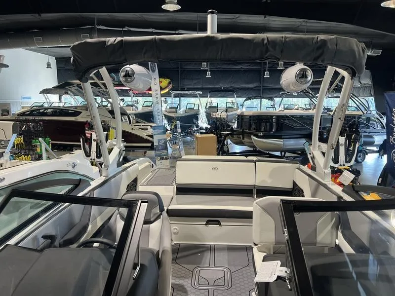 Slide: The Image of Cobalt CS23 Surf 2025 - 10