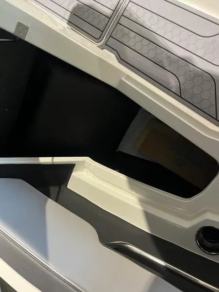 Slide: The Image of Cobalt CS23 Surf 2025 - 11